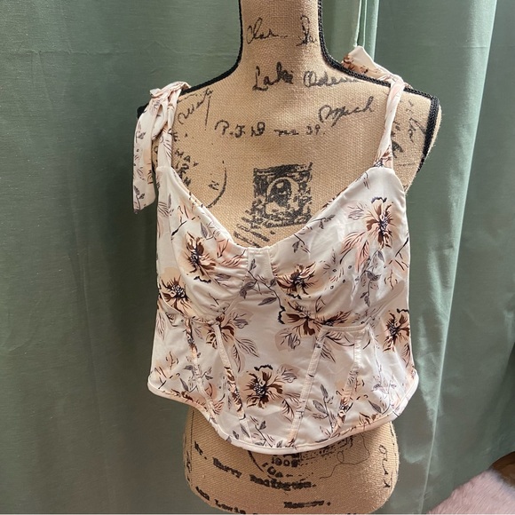 Faux corset tank - Picture 2 of 6